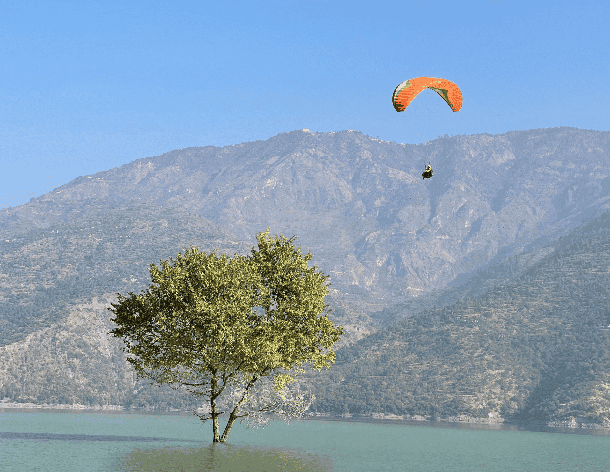 Paragliding in Uttarakhand mountains with certified paragliding school instructors Paragliding in Uttarakhand mountains with certified paragliding school instructors